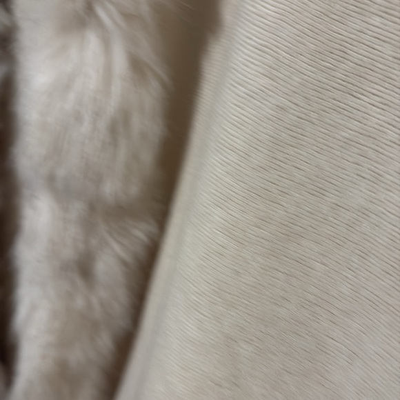 This & That fur trimmed cape - Picture 3 of 10